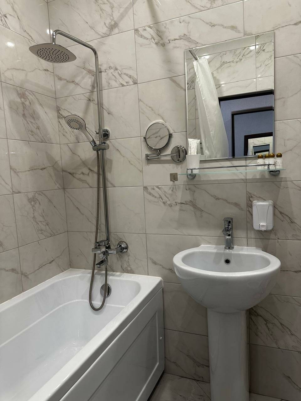 Фотографии номера Двухместный номер с 1 кроватью в Гостинице Корона Нальчик