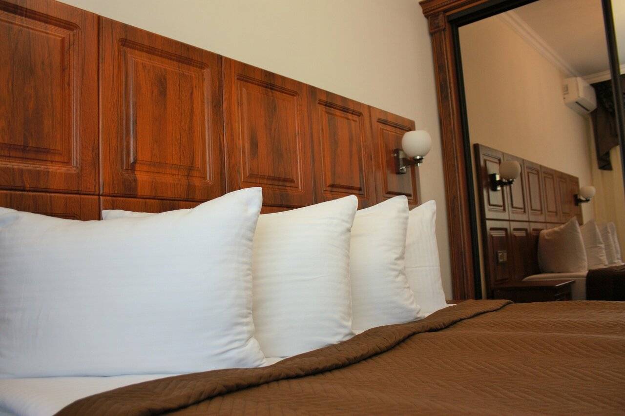 Фотографии номера Люкс в Гостинице Корона Нальчик