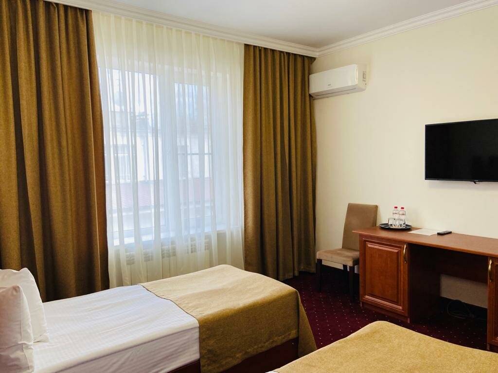 Фотографии номера Двухместный номер с 2 отдельными кроватями в Гостинице Корона Нальчик