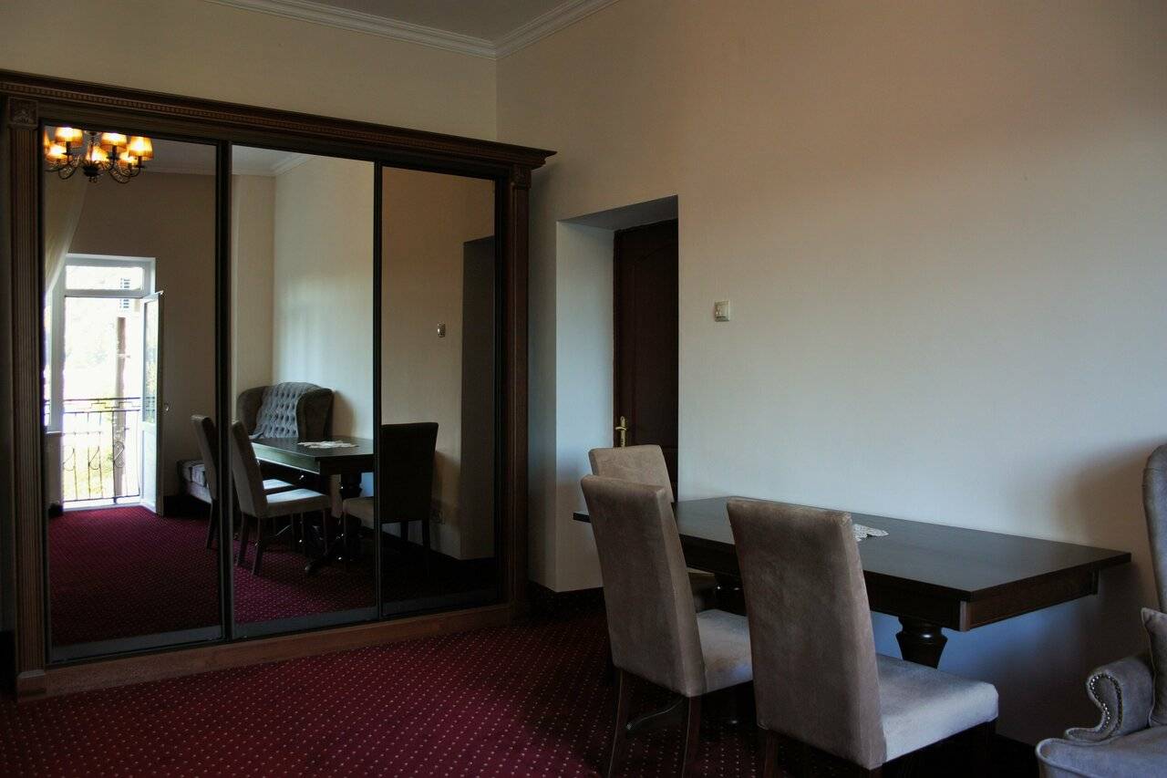 Фотографии номера Люкс в Гостинице Корона Нальчик