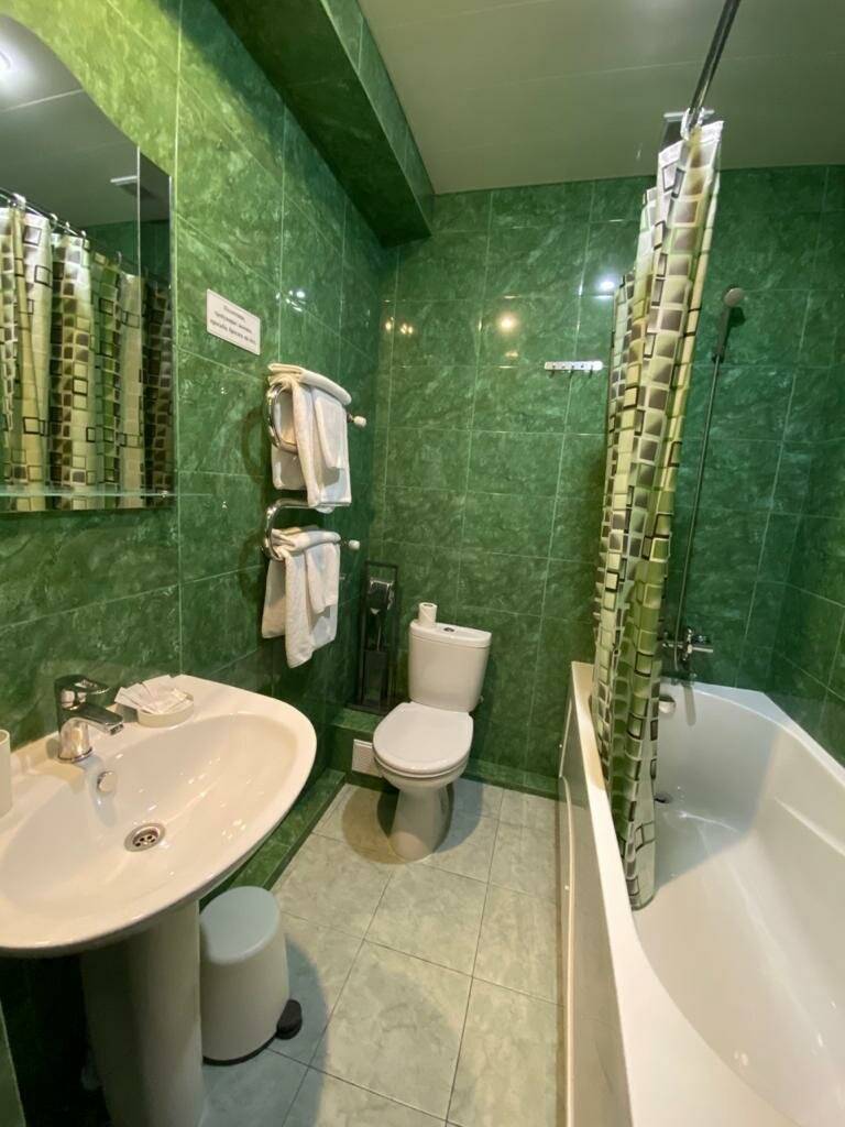 Фотографии номера Большой двухместный номер с 1 кроватью в Гостинице Корона Нальчик