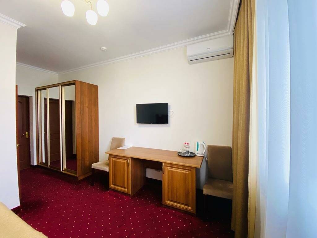 Фотографии номера Двухместный номер с 2 отдельными кроватями в Гостинице Корона Нальчик